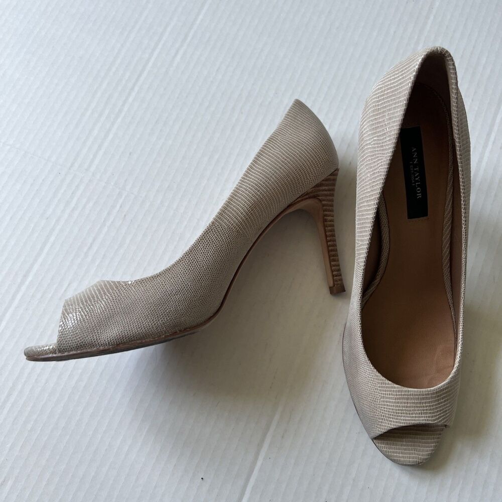 Ann Taylor  Sz 7.5 Women's Tan Leather Peep Toe Pumps 3” Heel/Very Good